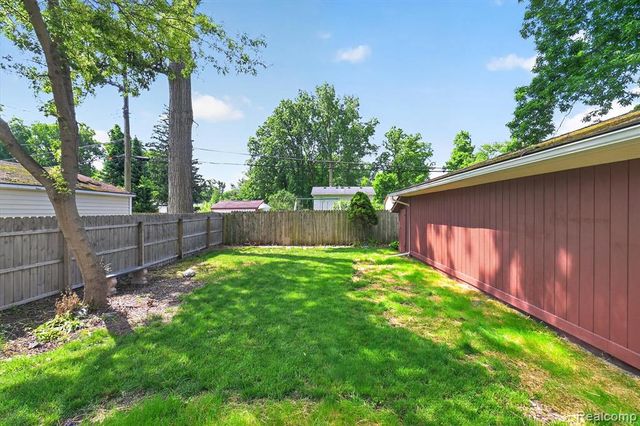 4841 Fenmore Avenue, Waterford, MI 48328