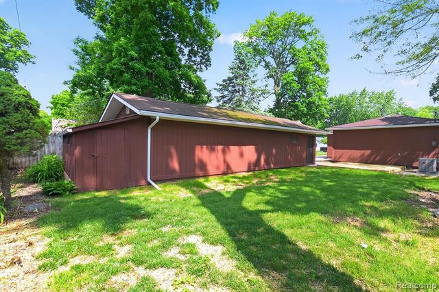 4841 Fenmore Avenue, Waterford, MI 48328