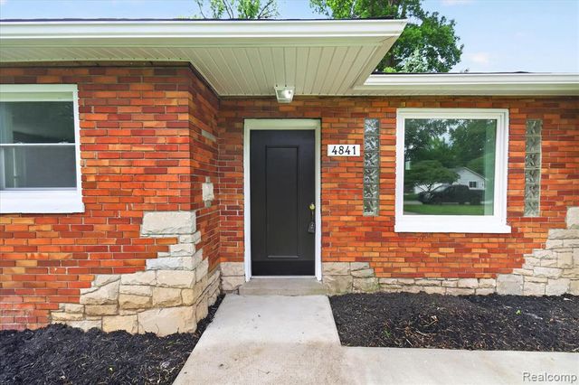 4841 Fenmore Avenue, Waterford, MI 48328
