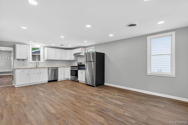 4841 Fenmore Avenue, Waterford, MI 48328