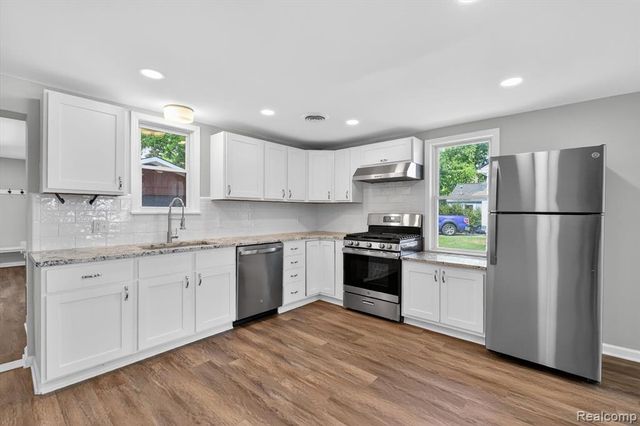 4841 Fenmore Avenue, Waterford, MI 48328