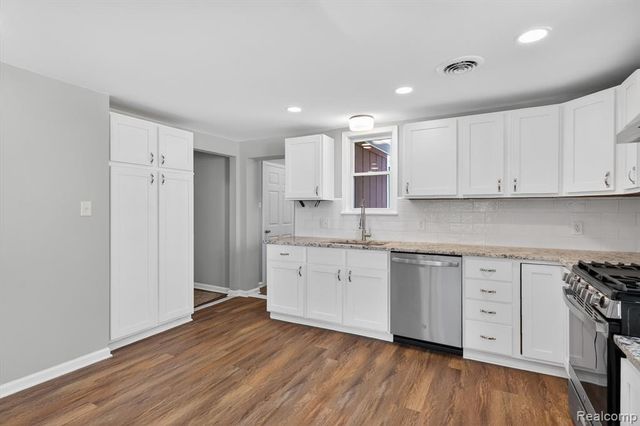 4841 Fenmore Avenue, Waterford, MI 48328