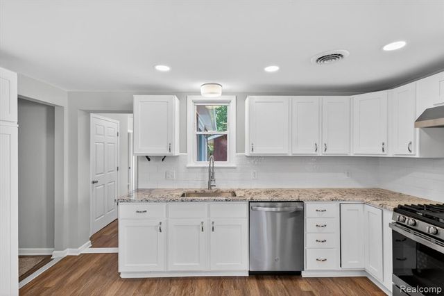 4841 Fenmore Avenue, Waterford, MI 48328