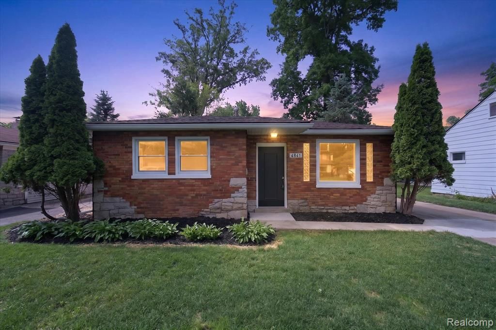 4841 Fenmore Avenue, Waterford, MI 48328