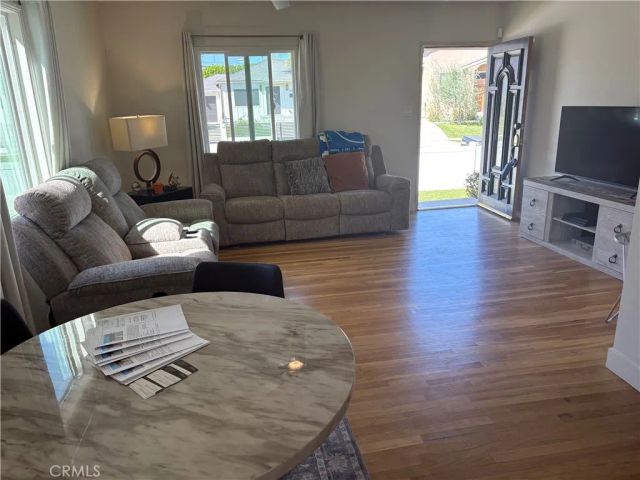 5746 Zelzah Ave, Encino, CA 91316