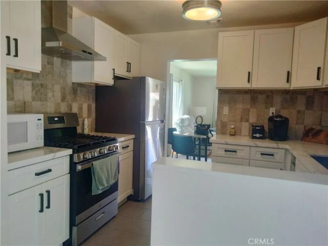 5746 Zelzah Ave, Encino, CA 91316