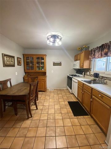 20813 Washington, Macomb, MI 48066