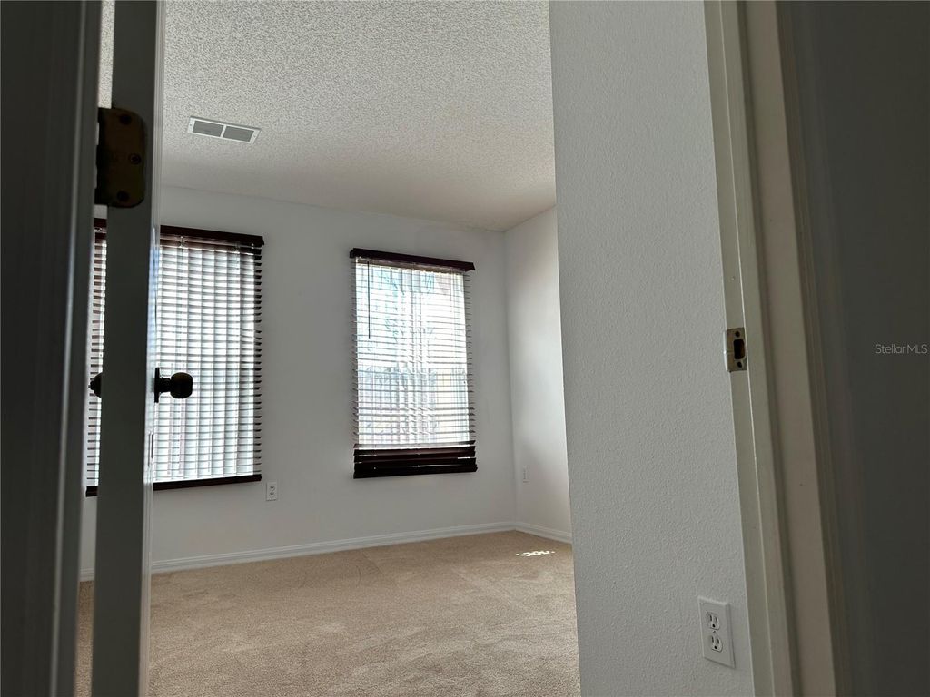 Image 17 of property listing at 8411 CRYSTAL COVE LOOP, Kissimmee, FL 34747