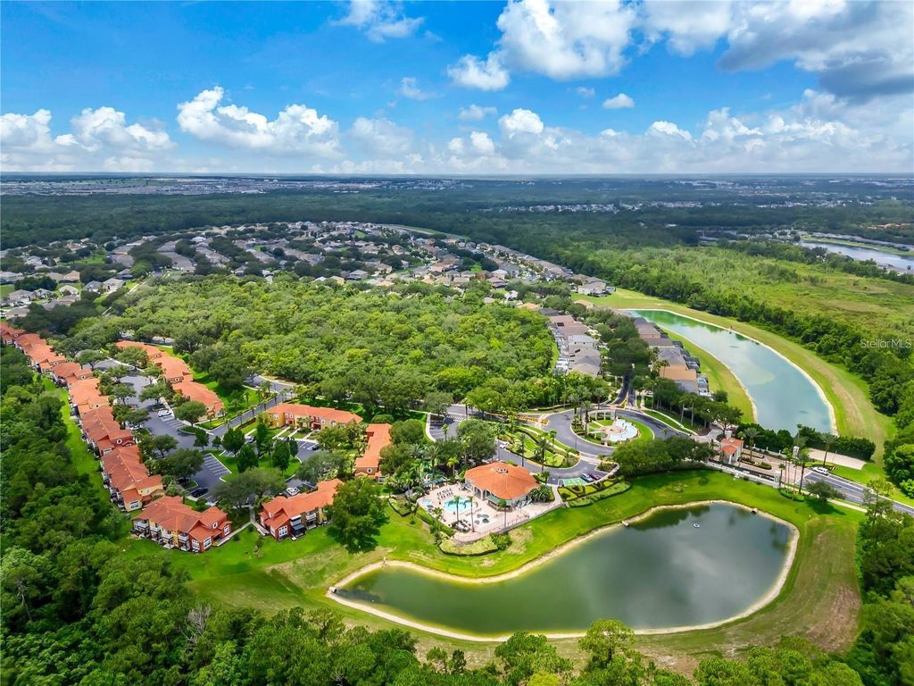 Image 3 of property listing at 8411 CRYSTAL COVE LOOP, Kissimmee, FL 34747