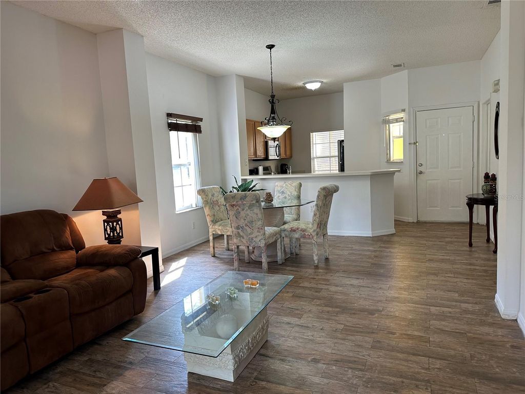 Image 8 of property listing at 8411 CRYSTAL COVE LOOP, Kissimmee, FL 34747