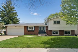 2305 N Williamsburg Street, Arlington Heights, IL 60004