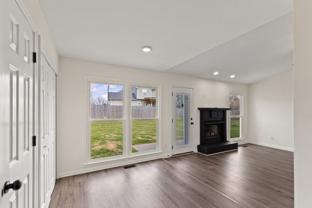 3105 Larson Ln, Clarksville, TN 37043