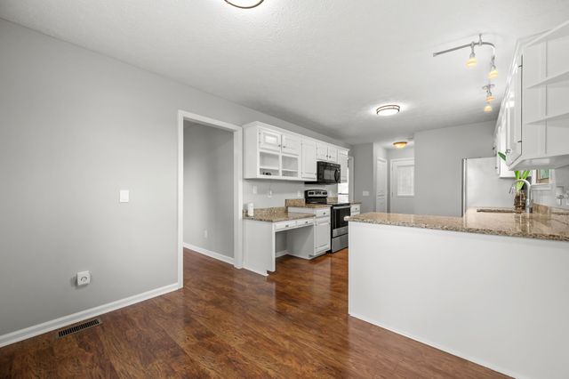 300A Governor Hall Rd, Castalian Springs, TN 37031