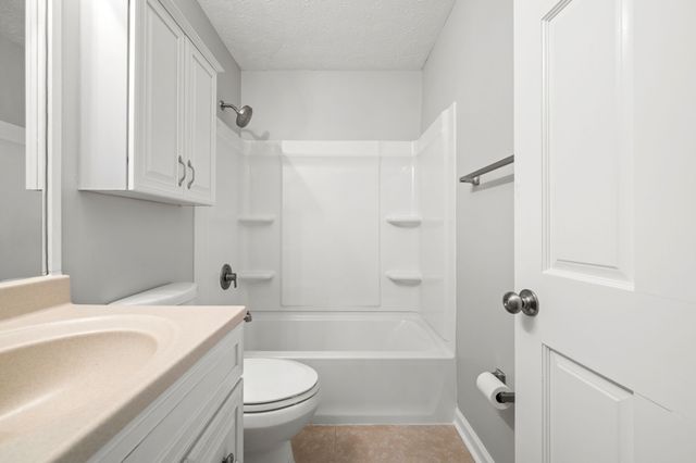 300A Governor Hall Rd, Castalian Springs, TN 37031