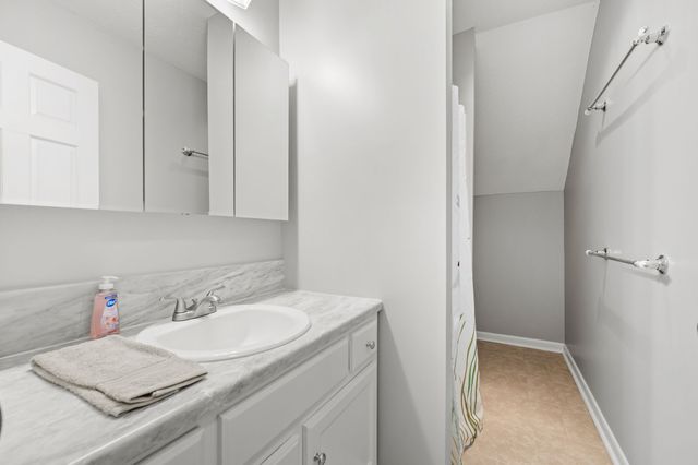 300A Governor Hall Rd, Castalian Springs, TN 37031