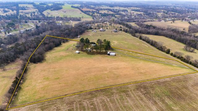 300A Governor Hall Rd, Castalian Springs, TN 37031