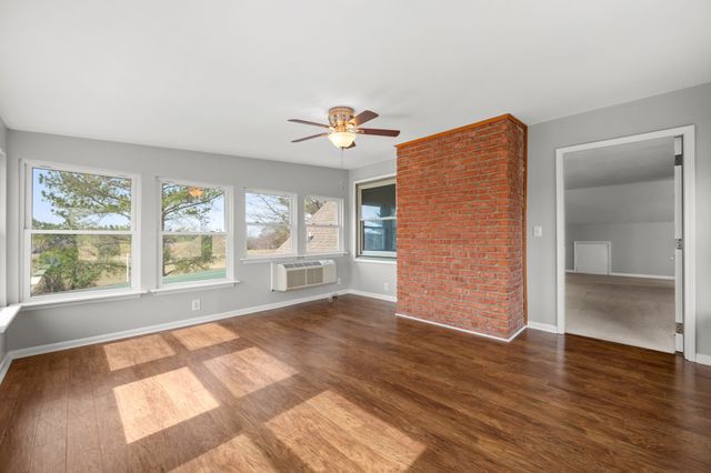 300A Governor Hall Rd, Castalian Springs, TN 37031