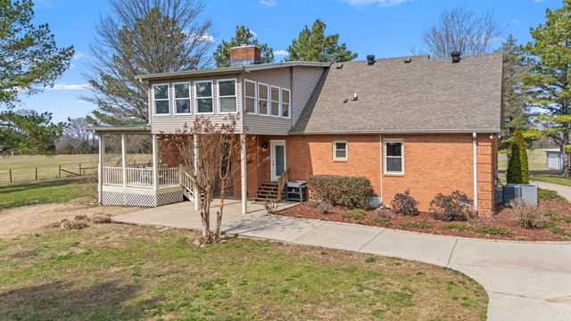 300A Governor Hall Rd, Castalian Springs, TN 37031