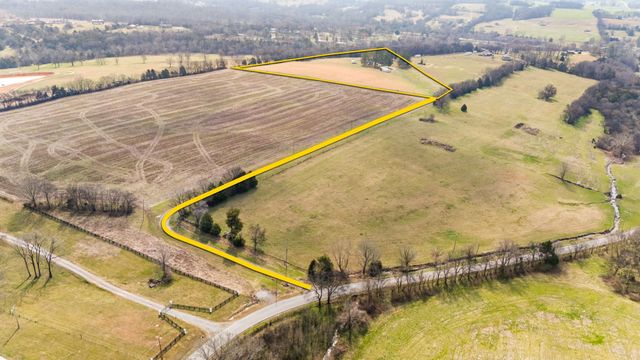 300A Governor Hall Rd, Castalian Springs, TN 37031