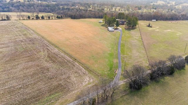 300A Governor Hall Rd, Castalian Springs, TN 37031