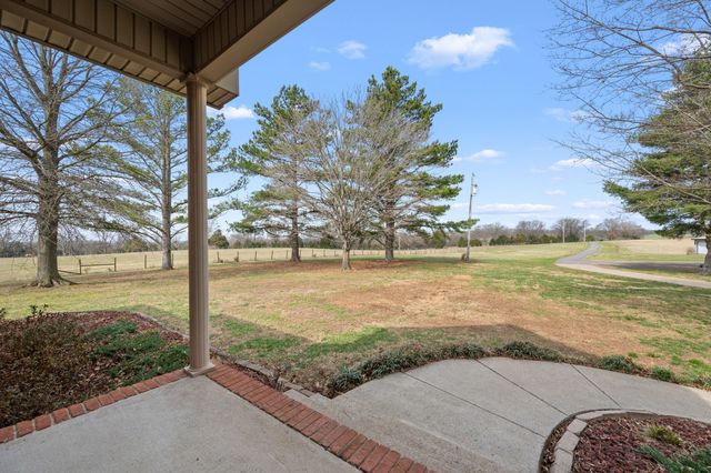 300A Governor Hall Rd, Castalian Springs, TN 37031