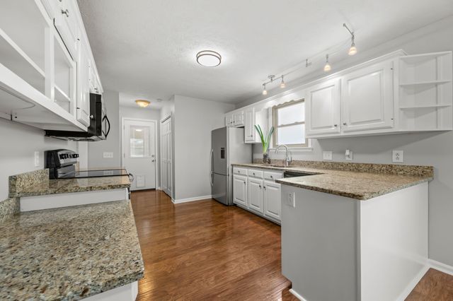 300A Governor Hall Rd, Castalian Springs, TN 37031