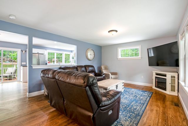94 High Meadows Drive, Deerfield, NH 03037