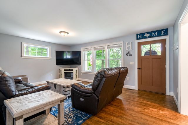 94 High Meadows Drive, Deerfield, NH 03037