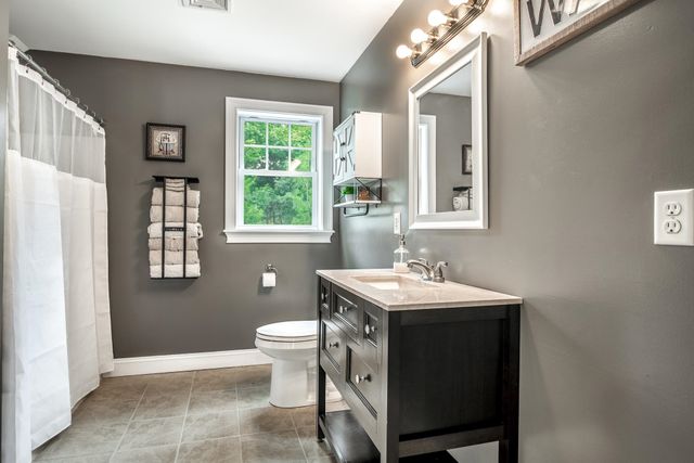 94 High Meadows Drive, Deerfield, NH 03037