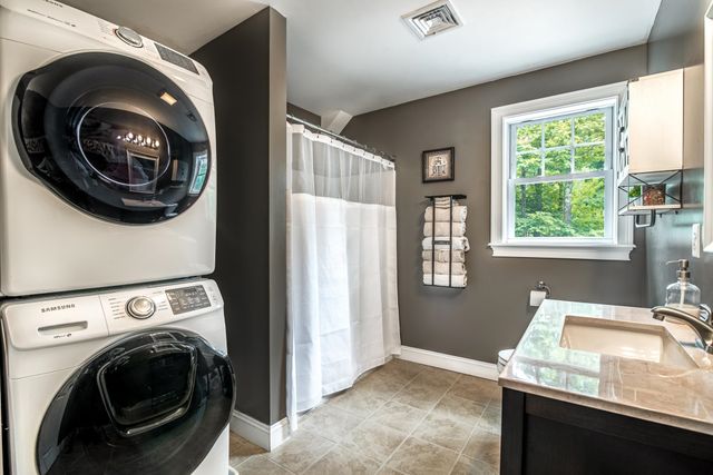 94 High Meadows Drive, Deerfield, NH 03037