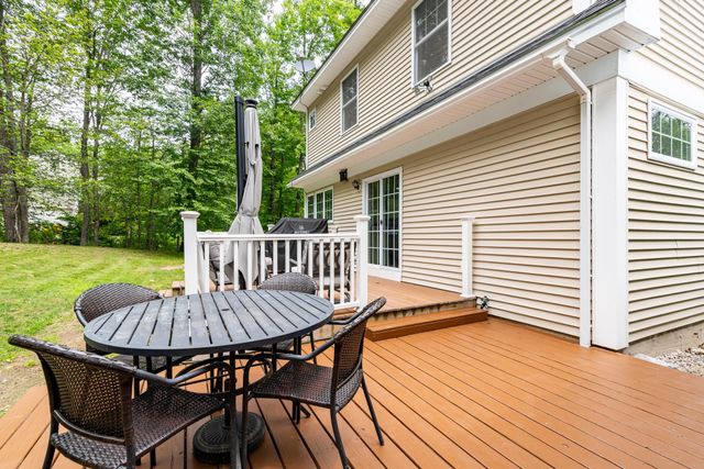 94 High Meadows Drive, Deerfield, NH 03037