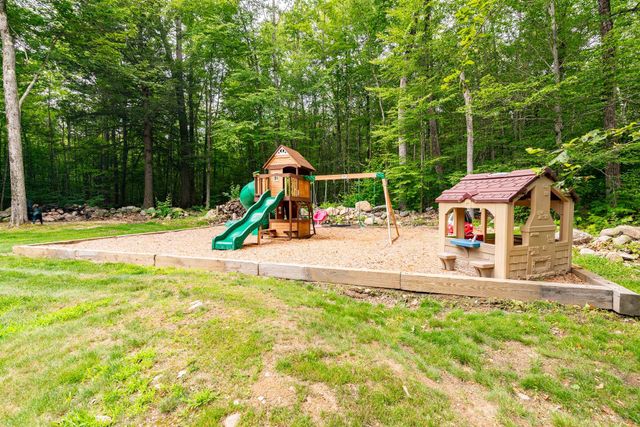 94 High Meadows Drive, Deerfield, NH 03037