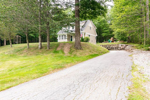 94 High Meadows Drive, Deerfield, NH 03037
