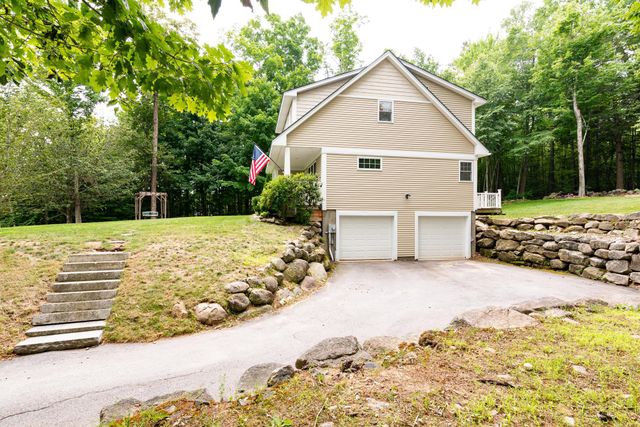94 High Meadows Drive, Deerfield, NH 03037