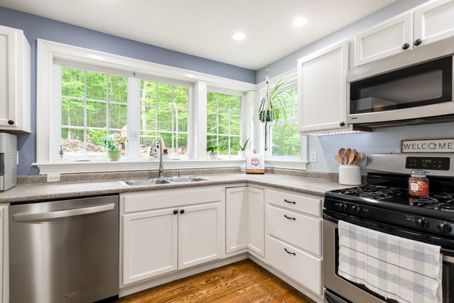 94 High Meadows Drive, Deerfield, NH 03037