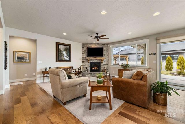 1062 W Six Shooter St, Middleton, ID 83644