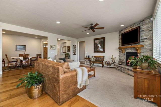 1062 W Six Shooter St, Middleton, ID 83644