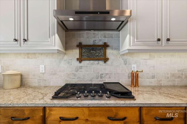 1062 W Six Shooter St, Middleton, ID 83644