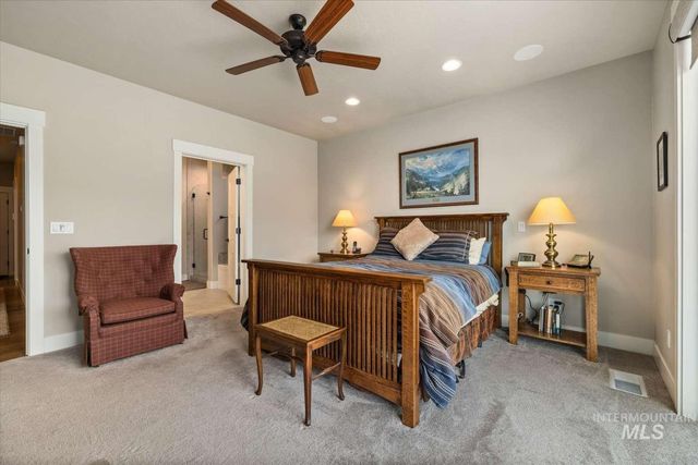 1062 W Six Shooter St, Middleton, ID 83644