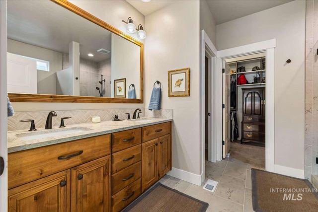 1062 W Six Shooter St, Middleton, ID 83644