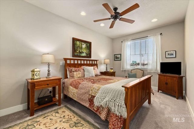 1062 W Six Shooter St, Middleton, ID 83644