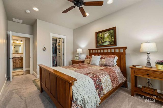 1062 W Six Shooter St, Middleton, ID 83644