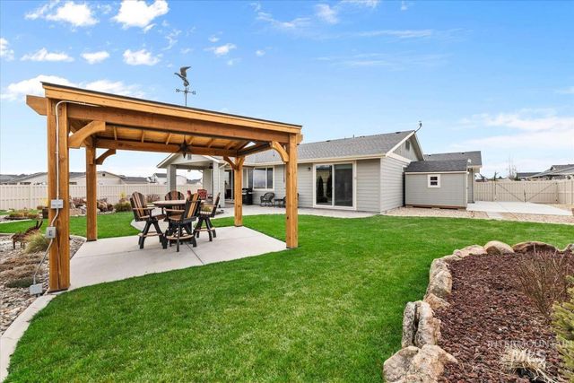 1062 W Six Shooter St, Middleton, ID 83644