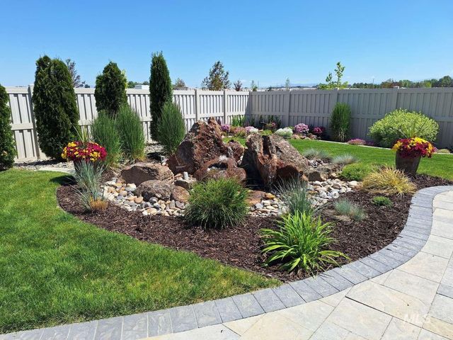 1062 W Six Shooter St, Middleton, ID 83644