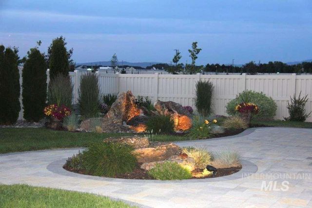 1062 W Six Shooter St, Middleton, ID 83644