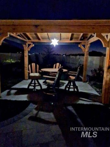 1062 W Six Shooter St, Middleton, ID 83644