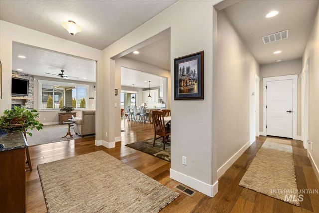 1062 W Six Shooter St, Middleton, ID 83644