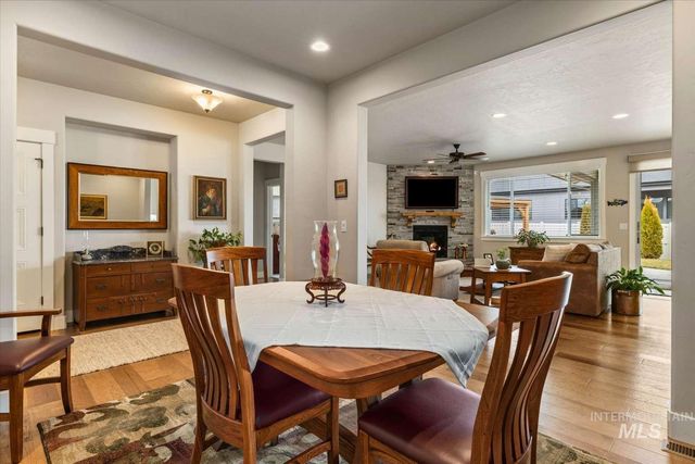 1062 W Six Shooter St, Middleton, ID 83644