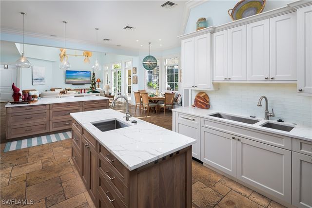 3351 Creekview DR, Bonita Springs, FL 34134