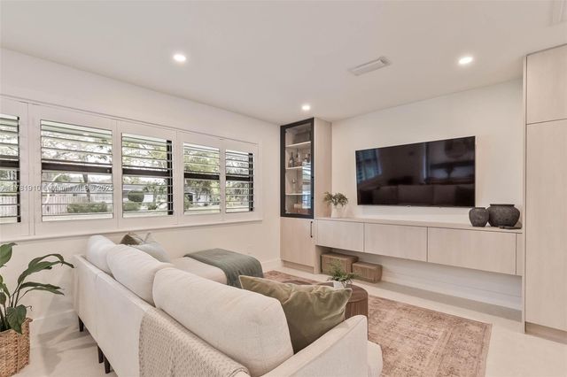 8360 SW 148th Dr, Palmetto Bay, FL 33158